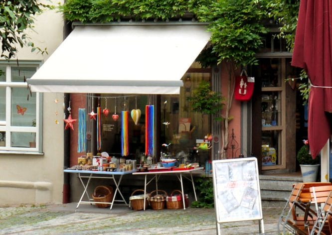 Sonnenschutz für Terrasse und Balkon - Eine Markise ist für ein Ladengeschäft wichtig und praktisch