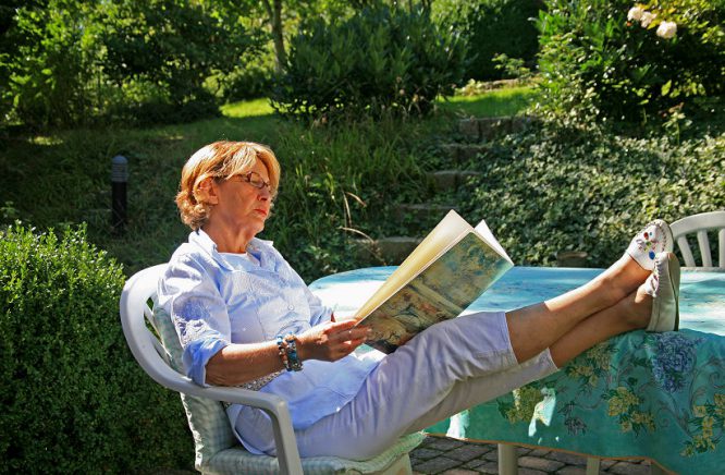 Die Terrasse - fast schon im Garten