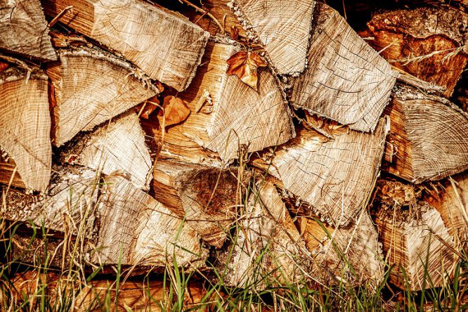 Klima schonendes Heizen mit Holzscheiten