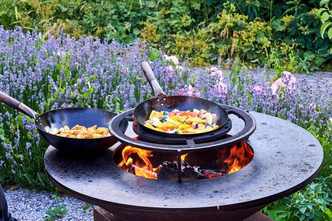 Feuer machen im Garten an einer feuersicheren Stelle!