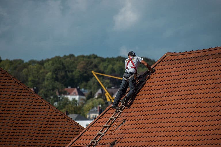 Dachdecken: ✓Material ✓Materialeigenschaften ✓Auswahl-Tipps 