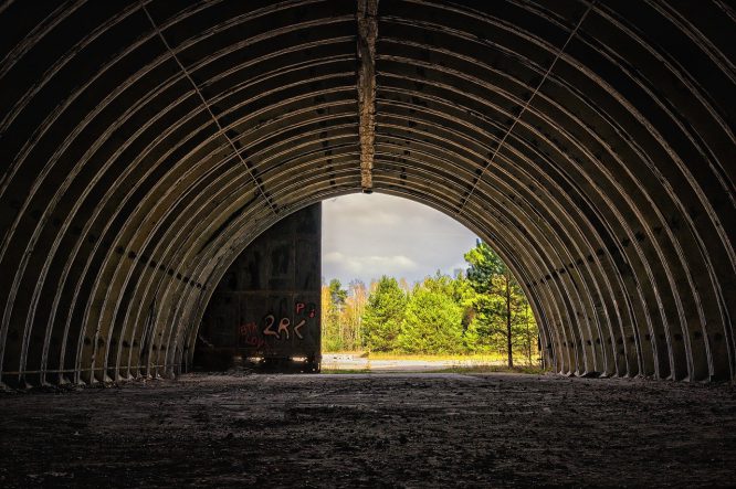 Hangar mit Hangartor