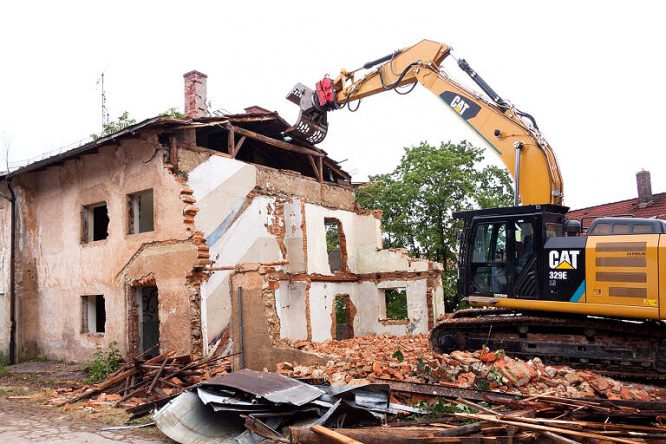 Ein Haus abreißen ist manchmal die beste Lösung.