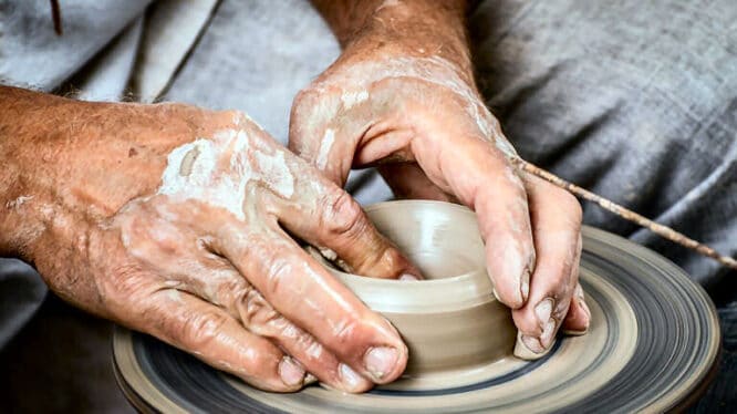 Das Handwerk lebt - auch Töpfer sind gefragte Leute. 