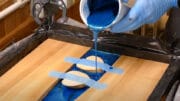 Die Kombination von Epoxidharz und Holz ist für viele besonders spannend.