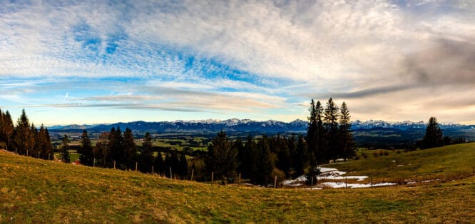 Bilder mit Landschaften öffnen das Wohn- oder Schlafzimmer vom Raumfeeling hier weit über die Grenzen der Wände hinaus und schaffen so eine Wohlfühloase.