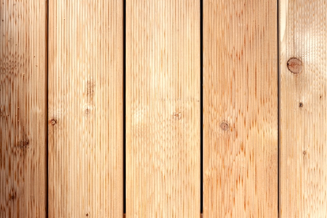 Das Holz der Lärche ist gut geeignet für den Bau einer Terrasse.