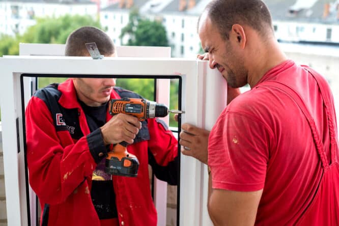 Im Vergleich zu Holzfenstern oder Aluminiumfenstern haben Kunststofffenster einige Vorteile und auch einige Nachteile. 