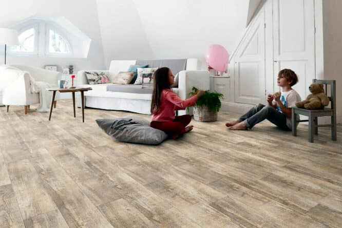 Vinylboden bietet viele Vorteile gerade für junge Familien
Gerflor Vinyl Clic 55 "0060 Arena" (21,4 x 123,9 cm)