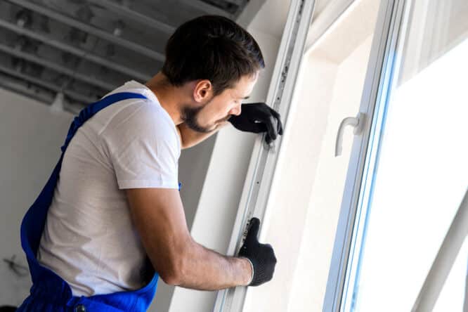 Wenn man seine Fenster richtig einstellen einstellt oder einstellen lässt, kann man eine Menge an Energie sparen. 