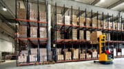 In der Regel ist es bei wachsendem Umsatz an Waren erforderlich, den Lagerraum zu optimieren. Lager Logistik ist das Schlüsselwort.