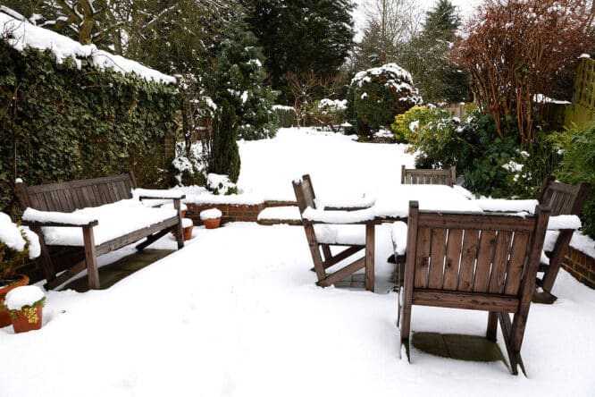 So funktioniert das Überwintern von Gartenmöbeln auf jeden Fall nicht. 