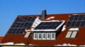 Die regelmäßige Wartung und Überwachung einer DIY-Solaranlage sind entscheidend, um eine langfristige und effiziente Leistung sicherzustellen.