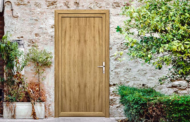 Wenn man sich eine Nebeneingangstür einbauen will, dann sollte es auch eine solide und sichere Tür sein.